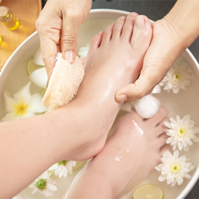 Menicure Pedicure